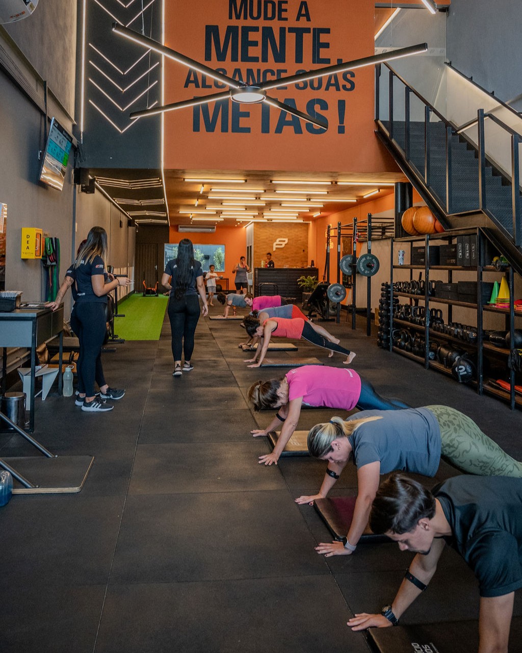 class-planks-C48529kx